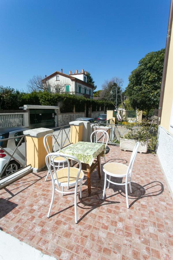 N050 - Numana, Trilocale In Centro Con Portico E Posto Auto Apartment Exterior photo